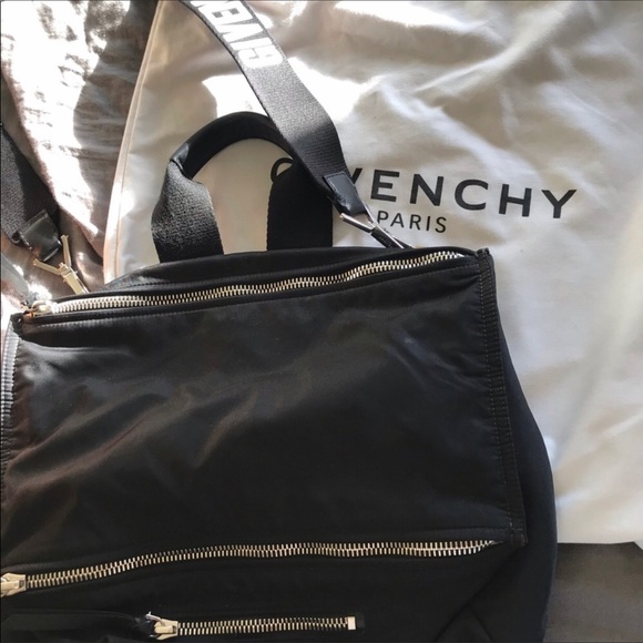 Givenchy AUTH crossbody - Picture 4 of 7